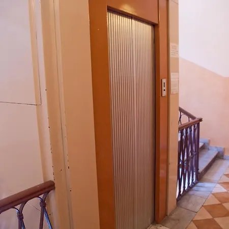 Alessandro Downtown & Bar