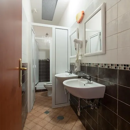 Hostel Alessandro Downtown & Bar