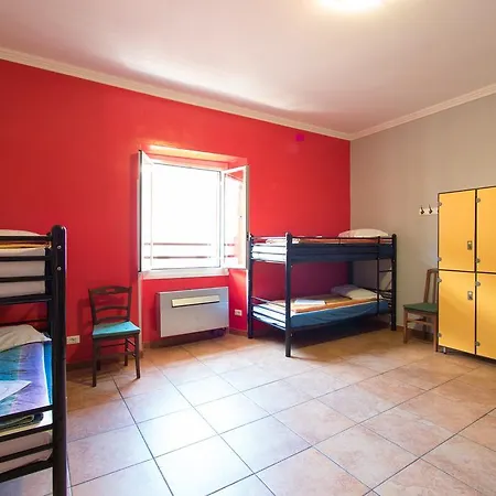 Alessandro Downtown & Bar *