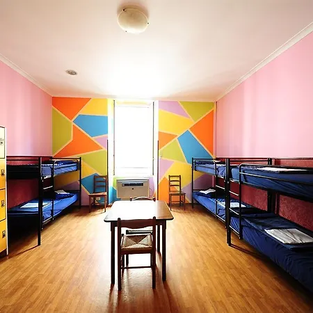 Hostel Alessandro Downtown & Bar