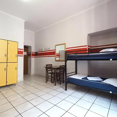 Hostel Alessandro Downtown & Bar *