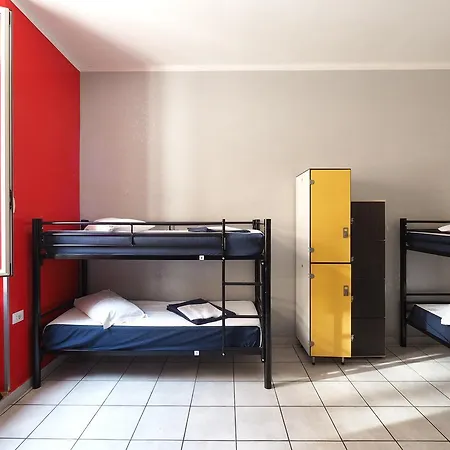 Hostel Alessandro Downtown & Bar