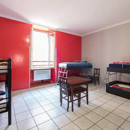 Hostel Alessandro Downtown & Bar *