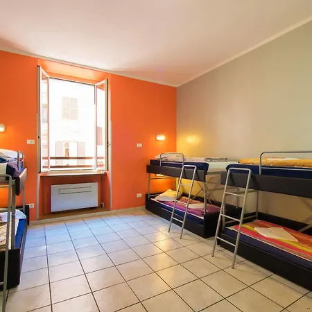 Alessandro Downtown & Bar *