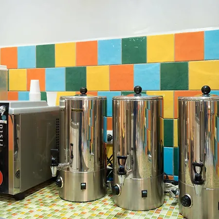 Hostel Alessandro Downtown & Bar