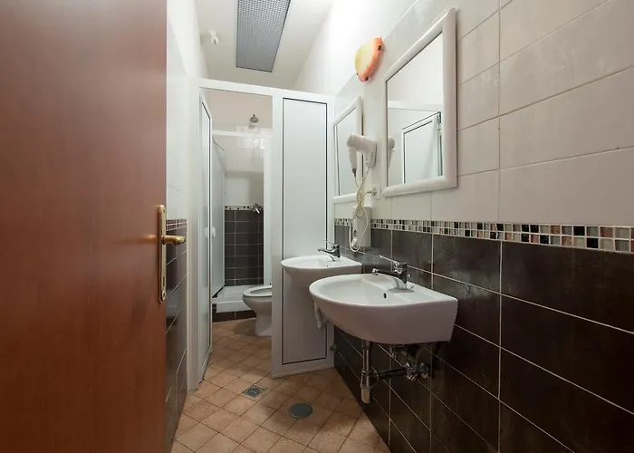 Hostel Alessandro Downtown & Bar