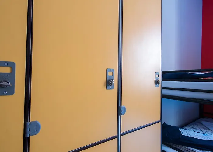 Hostel Alessandro Downtown & Bar *