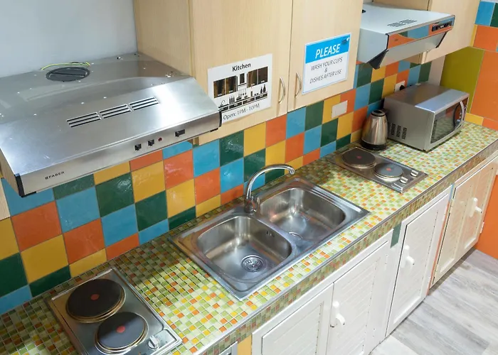 Alessandro Downtown & Bar Hostel *