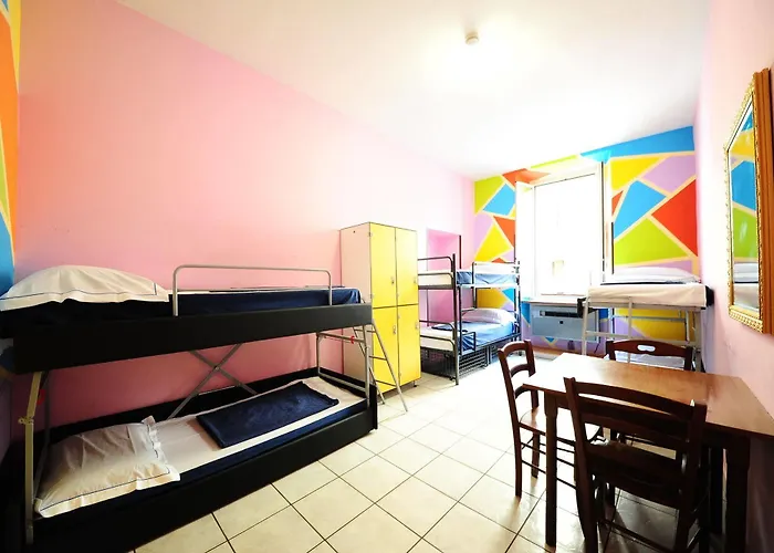 Hostel Alessandro Downtown & Bar *