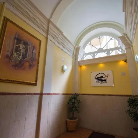 Alessandro Downtown & Bar Хостел