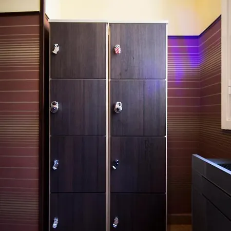 Alessandro Downtown & Bar Хостел Рим