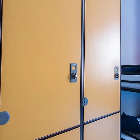 Хостел Alessandro Downtown & Bar *