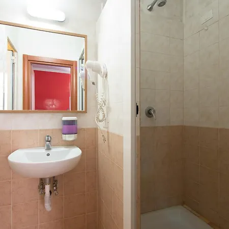 Alessandro Downtown & Bar *