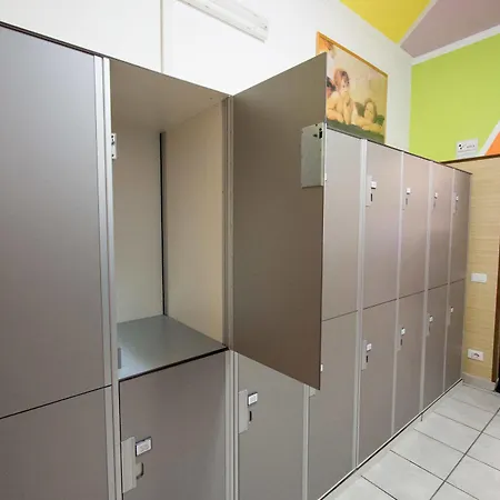 Alessandro Downtown & Bar Хостел