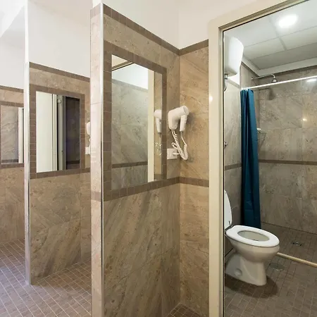 Alessandro Downtown & Bar Хостел *