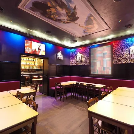 Alessandro Downtown & Bar Хостел