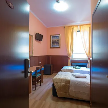 Alessandro Downtown & Bar Хостел Рим