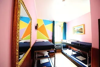 Alessandro Downtown & Bar Hostal *