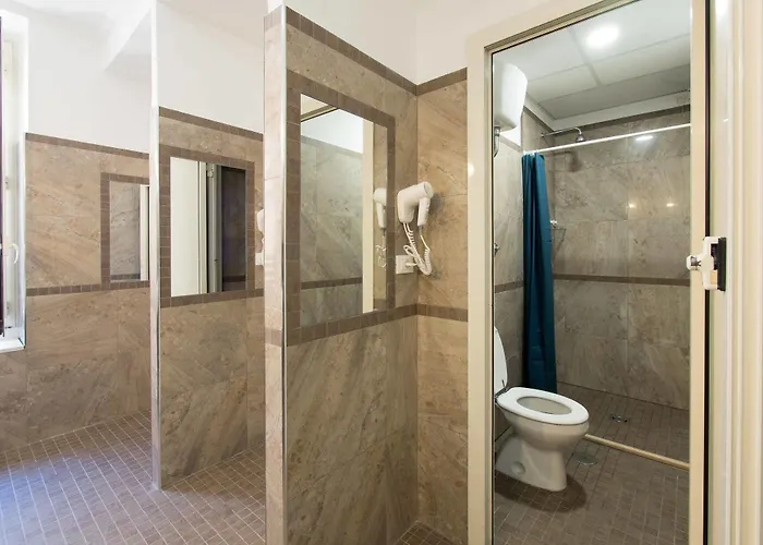 Alessandro Downtown & Bar Hostal *