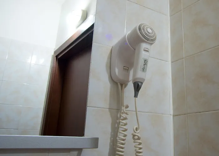 Alessandro Downtown & Bar *