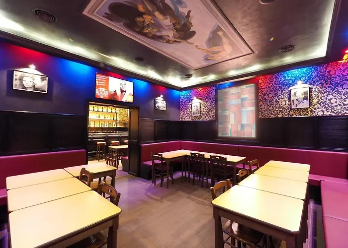 Alessandro Downtown & Bar Hostal