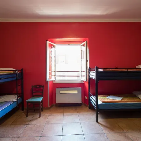 Hostel Alessandro Downtown & Bar