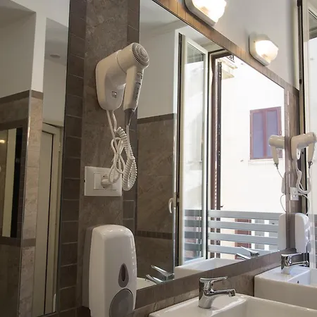 Hostel Alessandro Downtown & Bar *