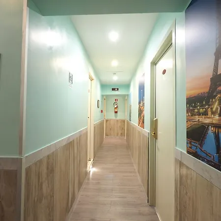 Hostel Alessandro Downtown & Bar