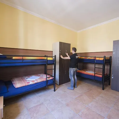 Hostel Alessandro Downtown & Bar