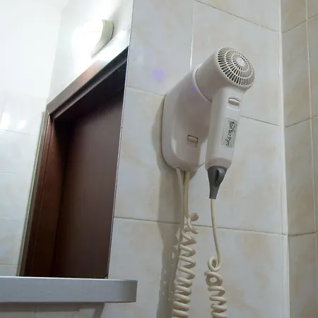 Alessandro Downtown & Bar *