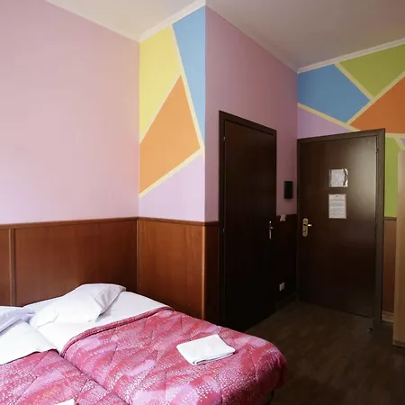 Hostel Alessandro Downtown & Bar *