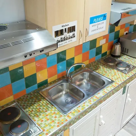 Alessandro Downtown & Bar Hostel *