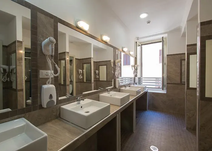 Hostel Alessandro Downtown & Bar