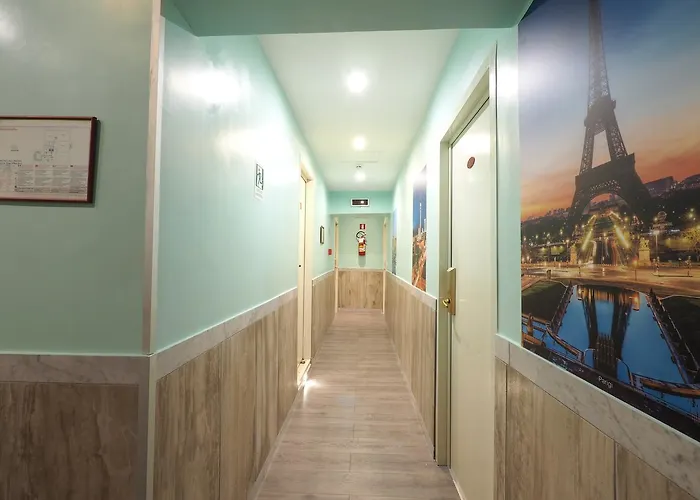 Hostel Alessandro Downtown & Bar