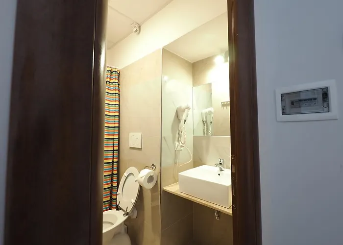 Alessandro Downtown & Bar *